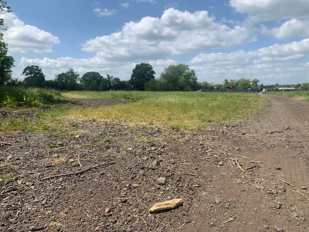 Lot: 55 - LAND WITH PLANNING FOR DAY ROOM, STABLES, TACK ROOM, TRAVELLER PITCHES AND TOURER PITCHES - General view of hardstanding
